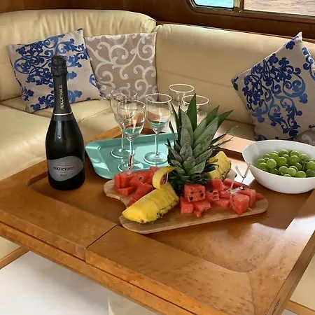Apartment Yacht Lena Maria *