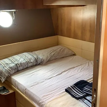 Apartament Yacht Lena Maria *